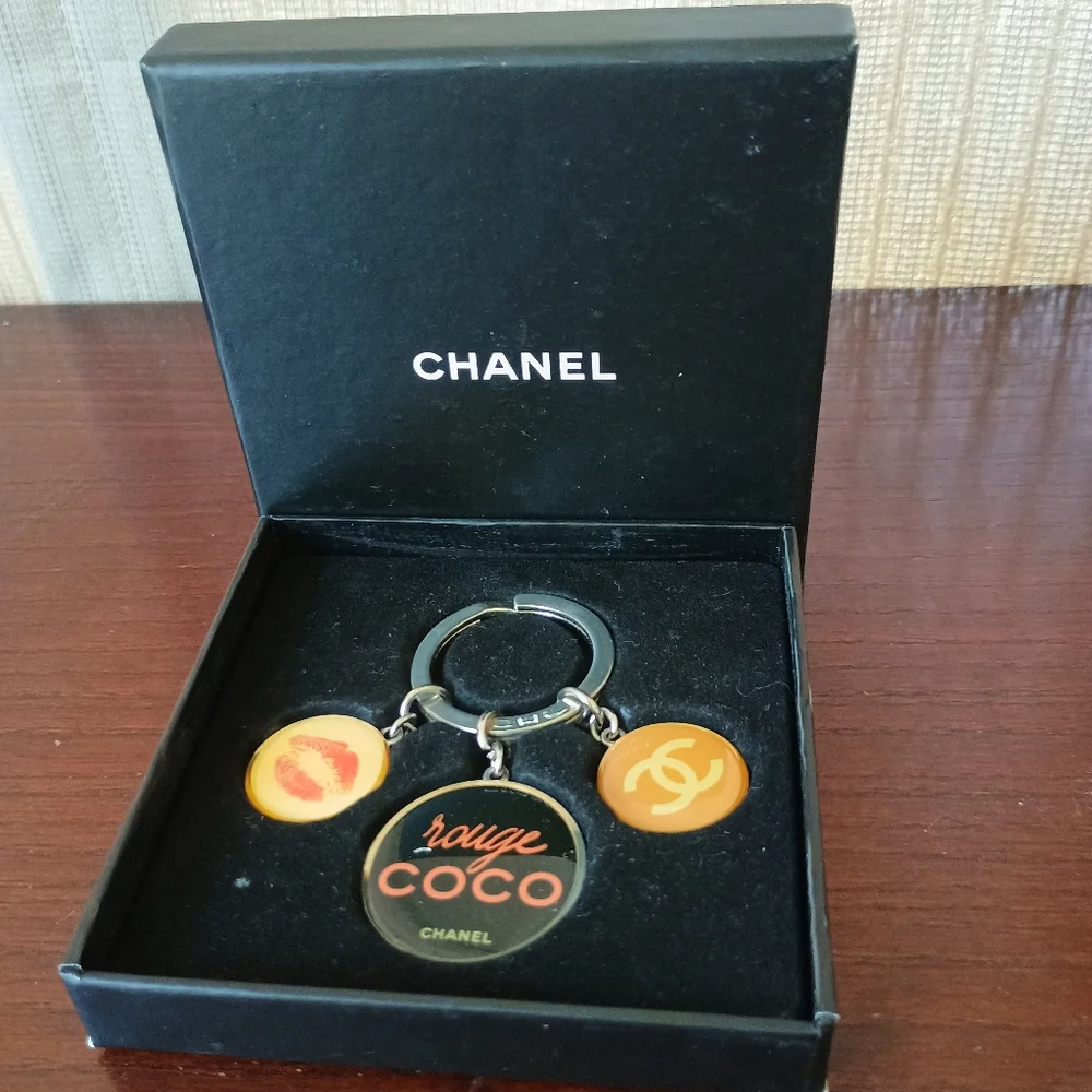 Chanel Silver Coco Marks Keychain w/Box